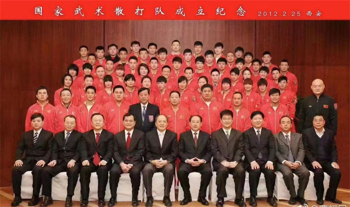 武术散打队成立纪念合影